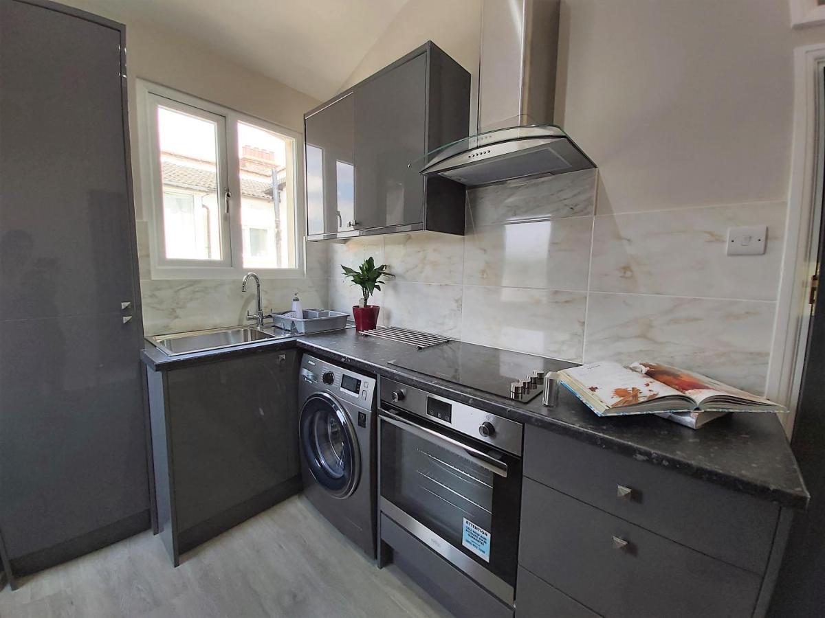 Beautifully Renovated 2 Bed Flat - Close To Beach Διαμέρισμα Σάουθεντ-ον-Ση Εξωτερικό φωτογραφία